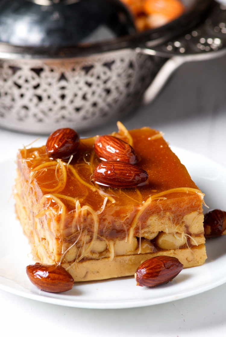 g&uuml;ll&uuml; bal helvası